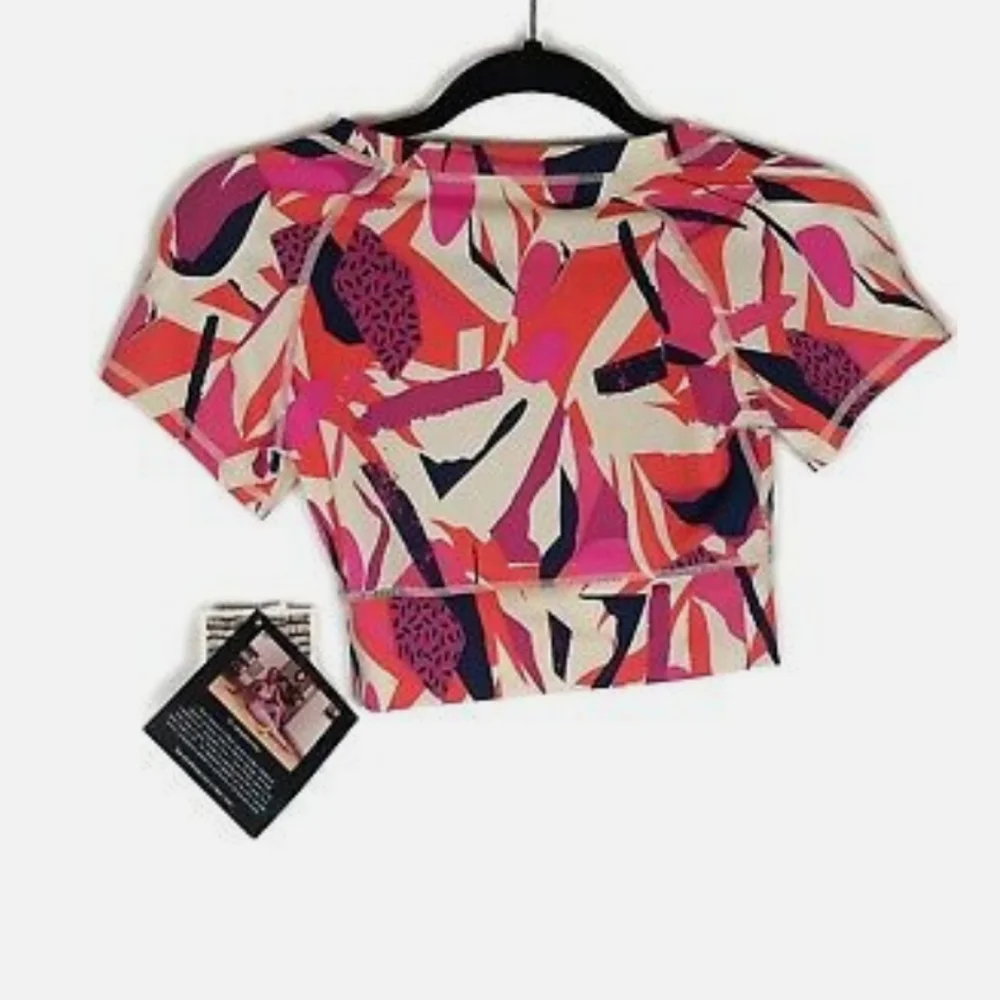 J Dow Fitness Black History Month Pink Geometric Active Crop Top Size XS NWT - Picture 3 of 5